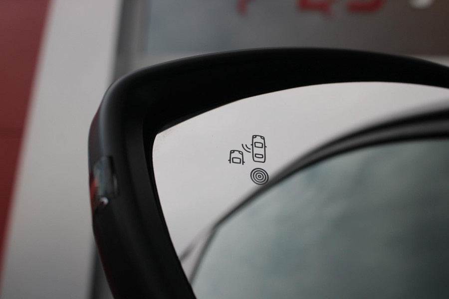 Peugeot 208 GT 1.2 Hybrid 145PK e-DCS6 | NAVIGATIE | DRAADLOZE APPLE CARPLAY/ANDROID AUTO | CAMERA VOOR + ACHTER | FULL LED KOPLAMPEN | LICHTMETALEN VELGEN 17" | DODEHOEK DETECTIE | DRAADLOZE TELEFOONLADER | KEYLESS ENTRY/START | DAB+ RADIO | ADAPTIVE CRUISE CONTROL |