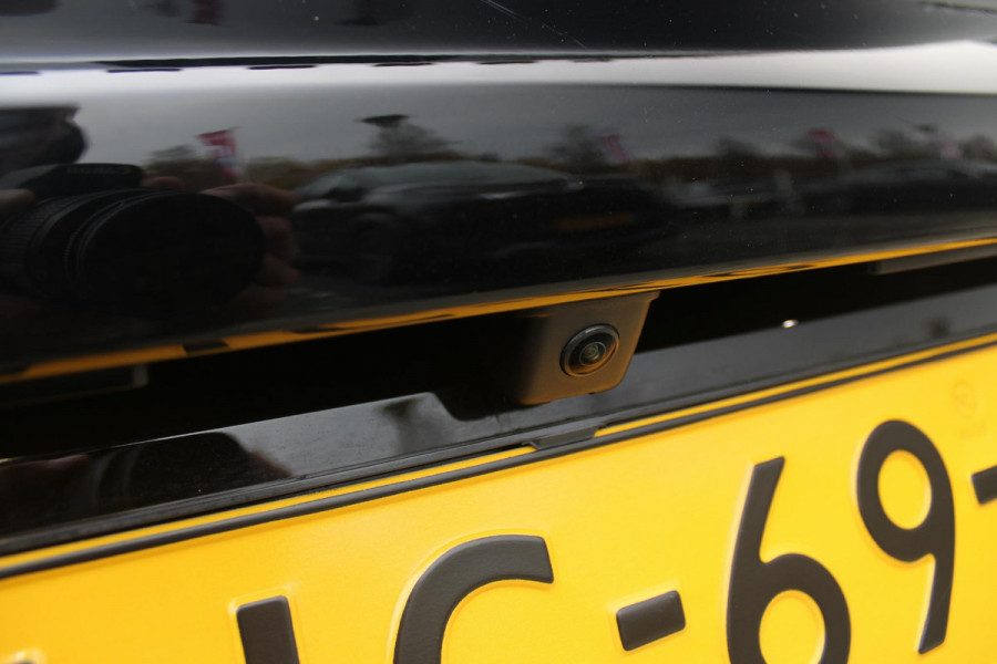 Peugeot 208 GT 1.2 Hybrid 145PK e-DCS6 | NAVIGATIE | DRAADLOZE APPLE CARPLAY/ANDROID AUTO | CAMERA VOOR + ACHTER | FULL LED KOPLAMPEN | LICHTMETALEN VELGEN 17" | DODEHOEK DETECTIE | DRAADLOZE TELEFOONLADER | KEYLESS ENTRY/START | DAB+ RADIO | ADAPTIVE CRUISE CONTROL |