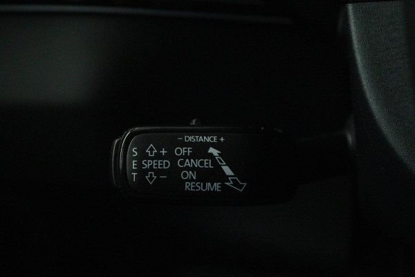 Škoda Karoq 1.5 TSI ACT Sportline Business (PANORAMADAK, DIGITALE COCKPIT, ACHTERUITRIJCAMERA, STOELVERWARMING, CRUISE ADAPTIEF)