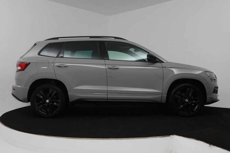 Škoda Karoq 1.5 TSI ACT Sportline Business (PANORAMADAK, DIGITALE COCKPIT, ACHTERUITRIJCAMERA, STOELVERWARMING, CRUISE ADAPTIEF)