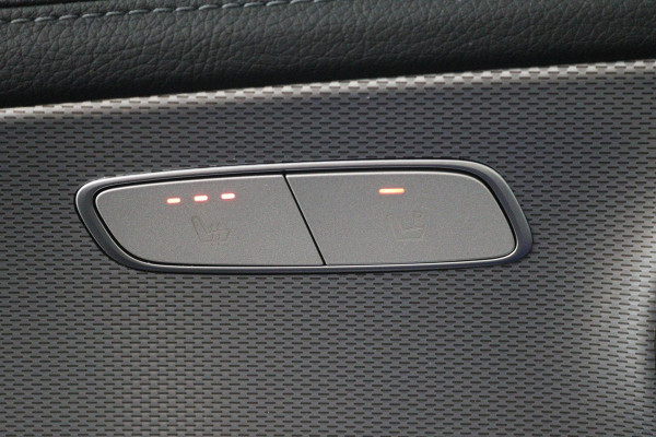 Mercedes-Benz E-Klasse 200 Business Solution AMG (STOELVERWARMING, ACHTERUITRIJCAMERA, SFEERVERLICHTING, PARKEERSENSOREN)