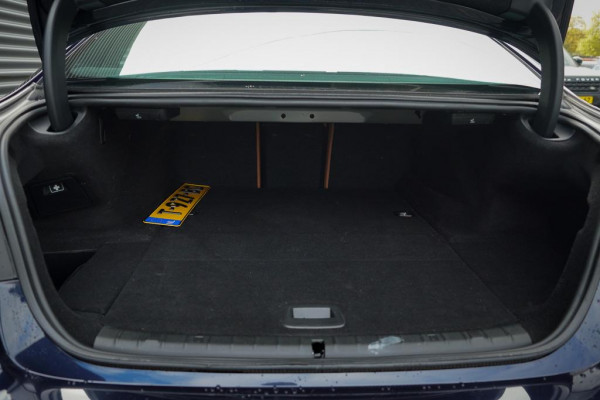 BMW 5 Serie 530e iPerformance High Executive / Adaptive / HUD / Comfortstoelen / Drive Assist Pro