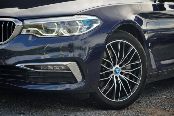 BMW 5 Serie 530e iPerformance High Executive / Adaptive / HUD / Comfortstoelen / Drive Assist Pro