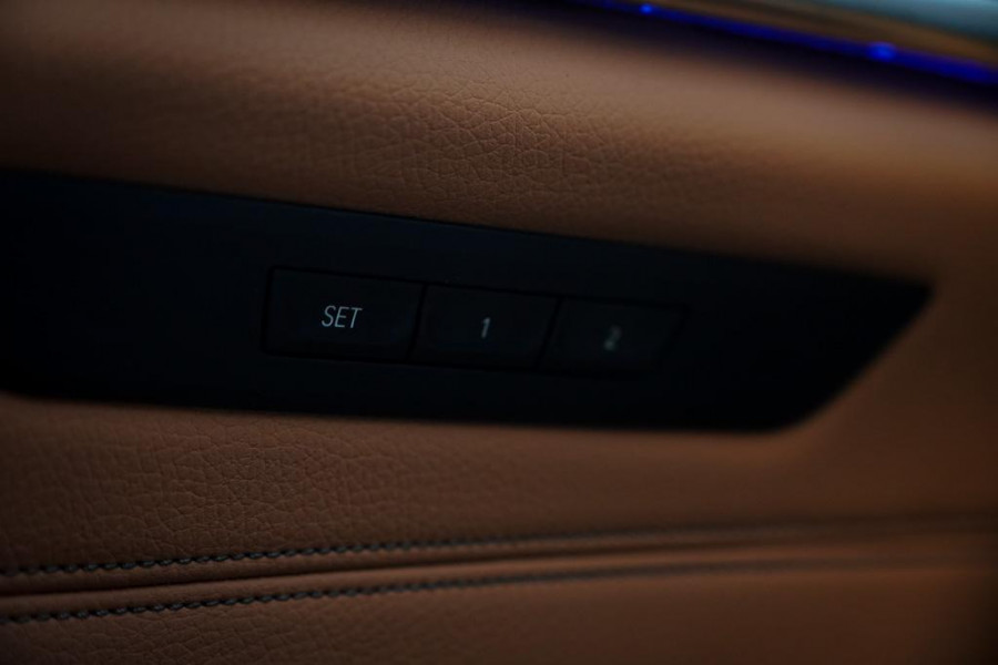 BMW 5 Serie 530e iPerformance High Executive / Adaptive / HUD / Comfortstoelen / Drive Assist Pro