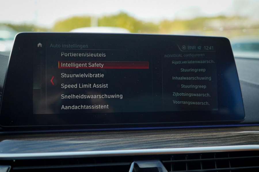 BMW 5 Serie 530e iPerformance High Executive / Adaptive / HUD / Comfortstoelen / Drive Assist Pro