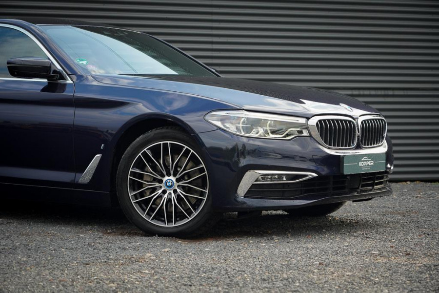 BMW 5 Serie 530e iPerformance High Executive / Adaptive / HUD / Comfortstoelen / Drive Assist Pro