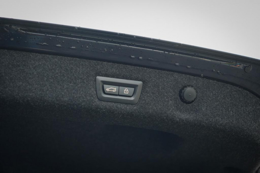 BMW 5 Serie 530e iPerformance High Executive / Adaptive / HUD / Comfortstoelen / Drive Assist Pro