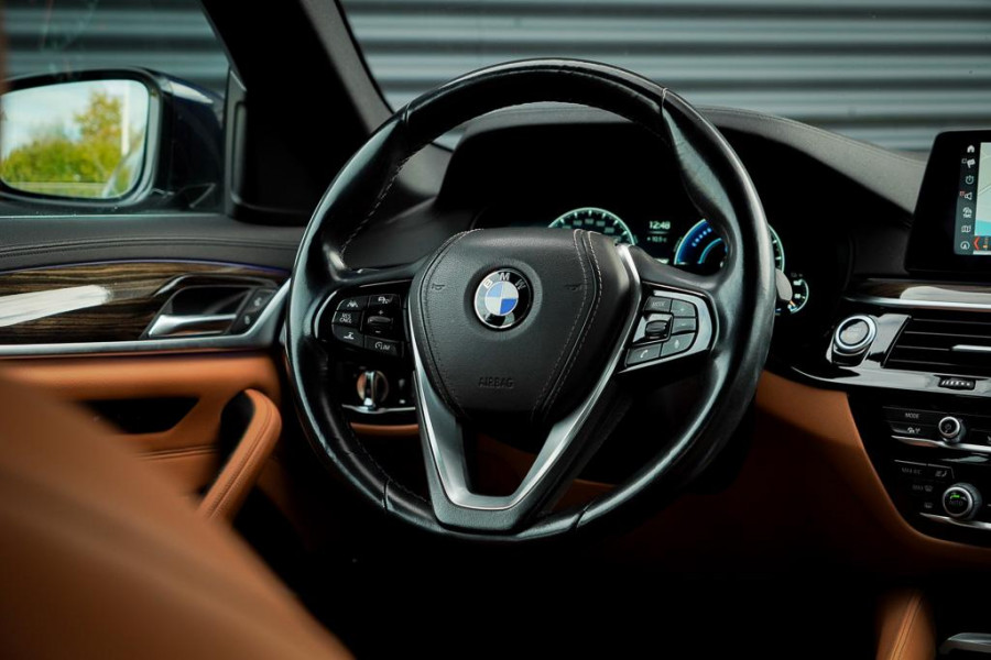 BMW 5 Serie 530e iPerformance High Executive / Adaptive / HUD / Comfortstoelen / Drive Assist Pro