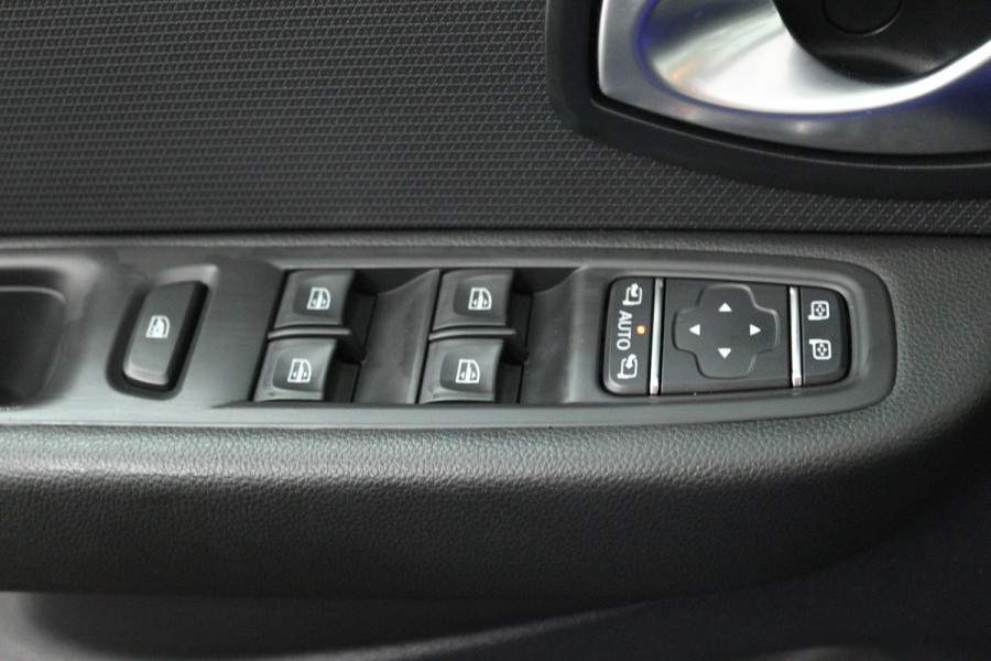 Renault Clio 0.9 TCe Intens (NAVIGATIE, CLIMA, PARKEERSENSOREN, CRUISE CONTROL, BLUETOOTH, AIRCO)