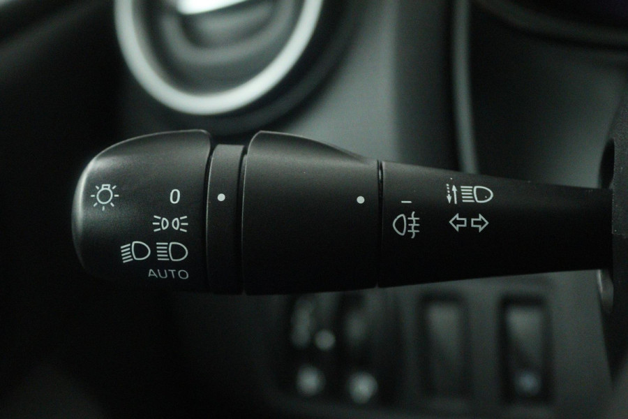 Renault Clio 0.9 TCe Intens (NAVIGATIE, CLIMA, PARKEERSENSOREN, CRUISE CONTROL, BLUETOOTH, AIRCO)