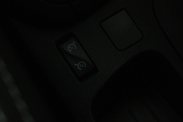 Renault Clio 0.9 TCe Intens (NAVIGATIE, CLIMA, PARKEERSENSOREN, CRUISE CONTROL, BLUETOOTH, AIRCO)