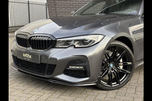 BMW 3 Serie Touring 330e High Executive M Sport Pakket Automaat / Panoramadak / Live Cockpit Professional / Stoelverwarming / Laser Light / 20" / M Performance Pack / Head-Up Display / Shadow Line / Extra Getint Glas