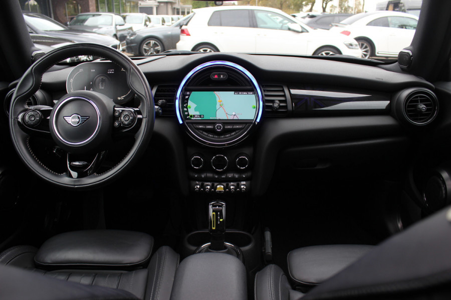 MINI Mini Electric Yours 33 kWh / SoH 95.5% / Full option! / Panoramadak / Camera / Head-up / Leder / Harman Kardon / Keyless / 17'' / CarPlay / Stoelverwarming / Matrix LED / DAB / Cruise Control