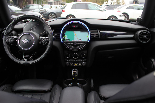 MINI Mini Electric Yours 33 kWh / SoH 95.5% / Full option! / Panoramadak / Camera / Head-up / Leder / Harman Kardon / Keyless / 17'' / CarPlay / Stoelverwarming / Matrix LED / DAB / Cruise Control