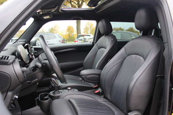 MINI Mini Electric Yours 33 kWh / SoH 95.5% / Full option! / Panoramadak / Camera / Head-up / Leder / Harman Kardon / Keyless / 17'' / CarPlay / Stoelverwarming / Matrix LED / DAB / Cruise Control