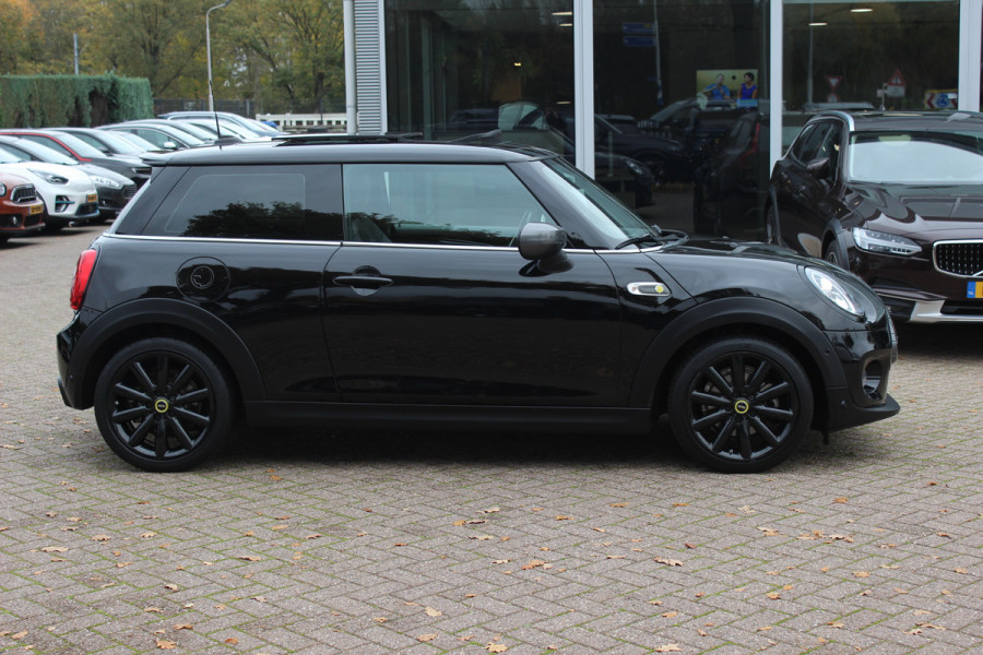 MINI Mini Electric Yours 33 kWh / SoH 95.5% / Full option! / Panoramadak / Camera / Head-up / Leder / Harman Kardon / Keyless / 17'' / CarPlay / Stoelverwarming / Matrix LED / DAB / Cruise Control