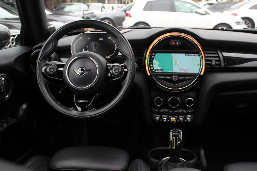 MINI Mini Electric Yours 33 kWh / SoH 95.5% / Full option! / Panoramadak / Camera / Head-up / Leder / Harman Kardon / Keyless / 17'' / CarPlay / Stoelverwarming / Matrix LED / DAB / Cruise Control