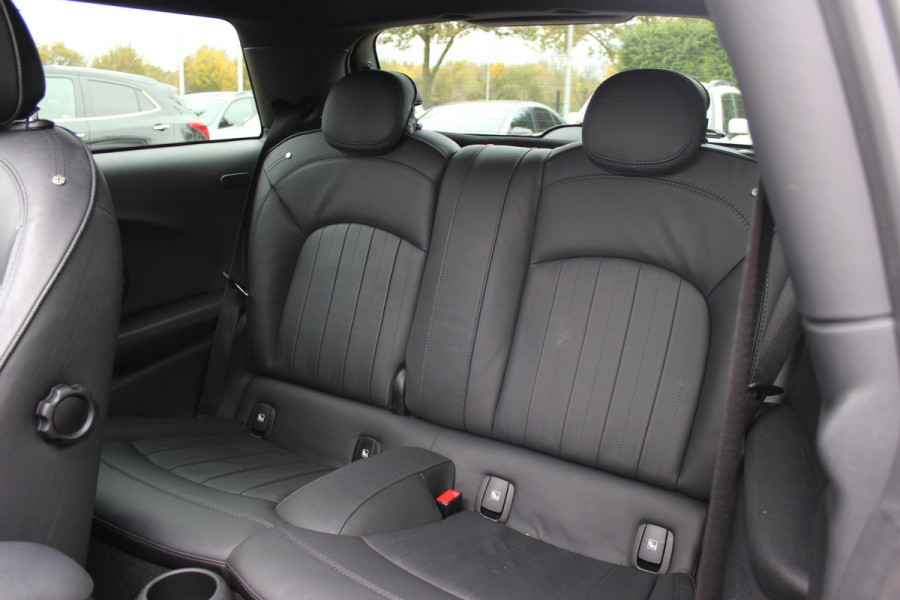 MINI Mini Electric Yours 33 kWh / SoH 95.5% / Full option! / Panoramadak / Camera / Head-up / Leder / Harman Kardon / Keyless / 17'' / CarPlay / Stoelverwarming / Matrix LED / DAB / Cruise Control