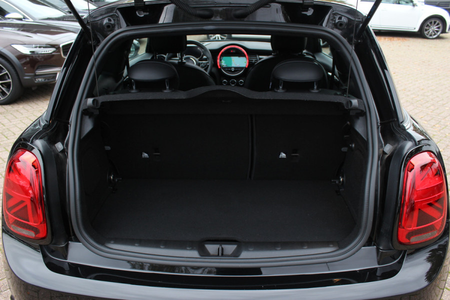 MINI Mini Electric Yours 33 kWh / SoH 95.5% / Full option! / Panoramadak / Camera / Head-up / Leder / Harman Kardon / Keyless / 17'' / CarPlay / Stoelverwarming / Matrix LED / DAB / Cruise Control