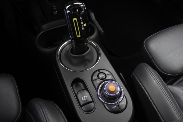 MINI Mini Electric Yours 33 kWh / SoH 95.5% / Full option! / Panoramadak / Camera / Head-up / Leder / Harman Kardon / Keyless / 17'' / CarPlay / Stoelverwarming / Matrix LED / DAB / Cruise Control