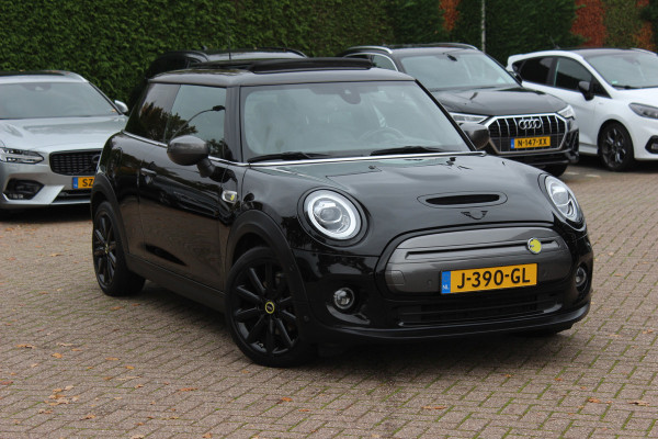 MINI Mini Electric Yours 33 kWh / SoH 95.5% / Full option! / Panoramadak / Camera / Head-up / Leder / Harman Kardon / Keyless / 17'' / CarPlay / Stoelverwarming / Matrix LED / DAB / Cruise Control
