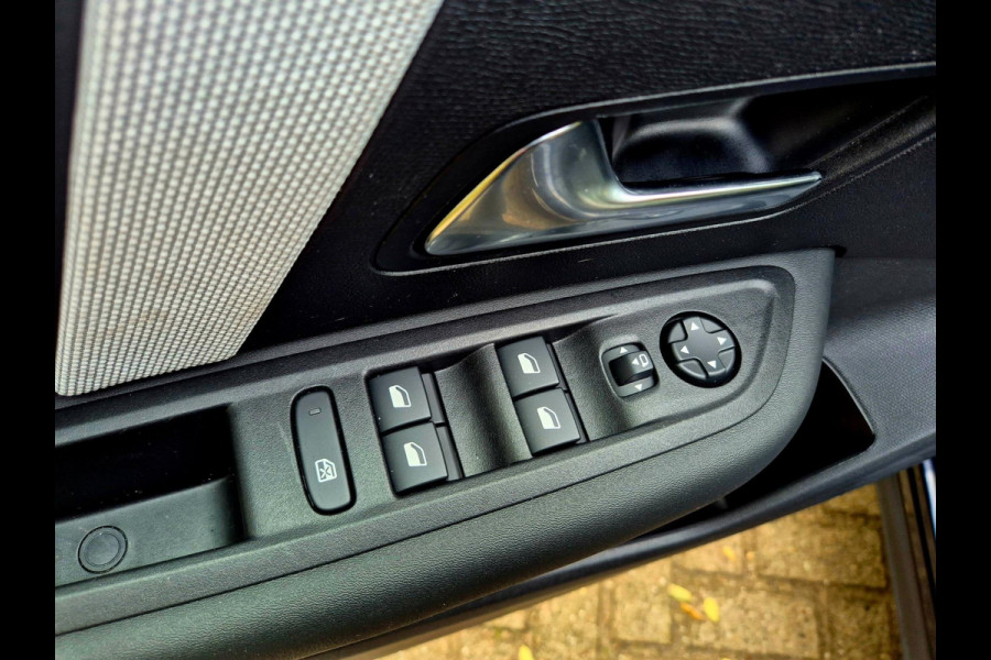 Citroën C4 1.2 Hybrid 136 Max 18 inch . Camera 360