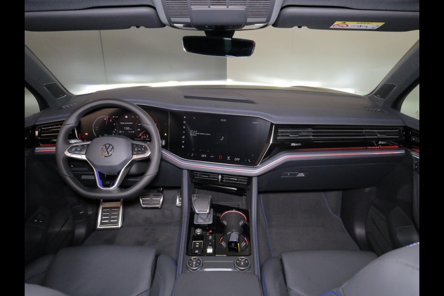 Volkswagen Touareg 3.0 TSi eHybrid 4MOTION R Edition 462PK PHEV| DYNAUDIO | Lederpakket "Puglia" |Luchtvering 22 Inch LM | Trekhaak incl Assistent |