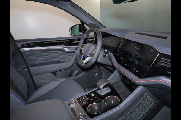 Volkswagen Touareg 3.0 TSi eHybrid 4MOTION R Edition 462PK PHEV| DYNAUDIO | Lederpakket "Puglia" |Luchtvering 22 Inch LM | Trekhaak incl Assistent |