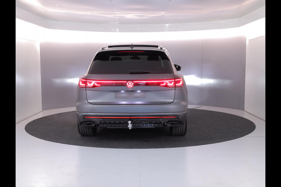 Volkswagen Touareg 3.0 TSi eHybrid 4MOTION R Edition 462PK PHEV| DYNAUDIO | Lederpakket "Puglia" |Luchtvering 22 Inch LM | Trekhaak incl Assistent |