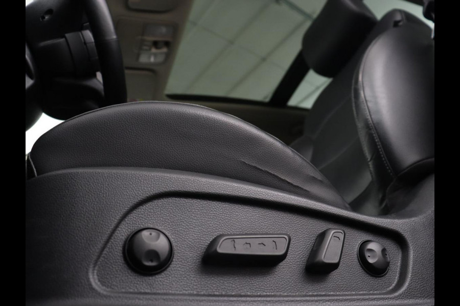 Kia Carens 1.6 GDi ExecutiveLine 7-Persoons | 1e eigenaar | Panoramadak | Leder | Stoel & stuurverwarming | Carplay | Camera | Navigatie | Elektrische stoelen | Cruise control | Climate control