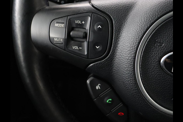 Kia Carens 1.6 GDi ExecutiveLine 7-Persoons | 1e eigenaar | Panoramadak | Leder | Stoel & stuurverwarming | Carplay | Camera | Navigatie | Elektrische stoelen | Cruise control | Climate control