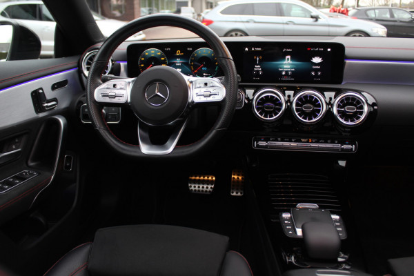 Mercedes-Benz CLA-Klasse Shooting Brake 200 Business Solution AMG / Panoramadak / Camera / Memory seats / Keyless / 18'' / Matrix LED / Navigatie / Stoelverwarming / Cruise Control