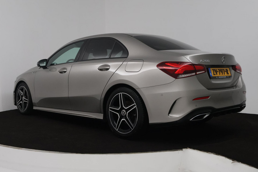 Mercedes-Benz A-Klasse 200 Business Solution AMG (STOELVERWARMING, ACHTERUITRIJCAMERA, PARKEERSENSOREN)