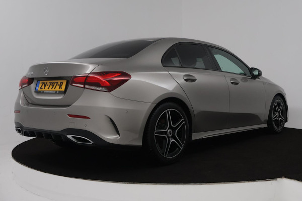 Mercedes-Benz A-Klasse 200 Business Solution AMG (STOELVERWARMING, ACHTERUITRIJCAMERA, PARKEERSENSOREN)
