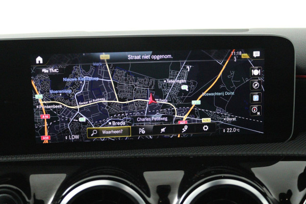 Mercedes-Benz A-Klasse 200 Business Solution AMG (STOELVERWARMING, ACHTERUITRIJCAMERA, PARKEERSENSOREN)