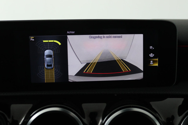 Mercedes-Benz A-Klasse 200 Business Solution AMG (STOELVERWARMING, ACHTERUITRIJCAMERA, PARKEERSENSOREN)