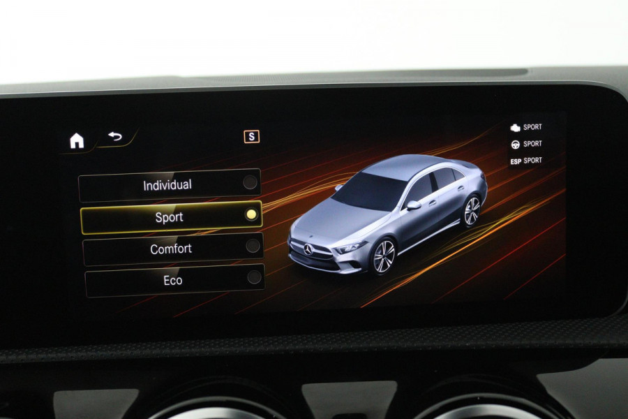 Mercedes-Benz A-Klasse 200 Business Solution AMG (STOELVERWARMING, ACHTERUITRIJCAMERA, PARKEERSENSOREN)