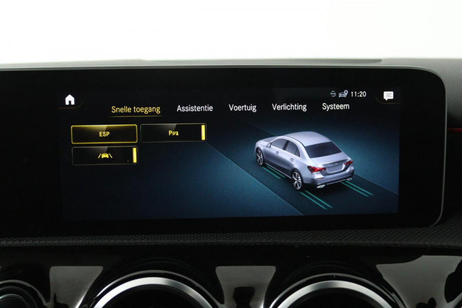 Mercedes-Benz A-Klasse 200 Business Solution AMG (STOELVERWARMING, ACHTERUITRIJCAMERA, PARKEERSENSOREN)