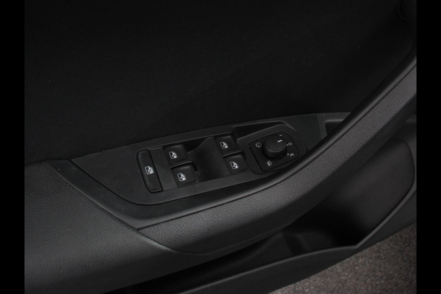 Škoda Karoq 1.5 TSI 150pk Automaat ACT Ambition | Navigatie | Android Auto / Apple Carplay | Climate Control | Camera | Parkeer sensoren | Lichtmetalen Velgen | Dab | Digitale Cockpit | Keyless Start | Led | Cruise Control Adaptive