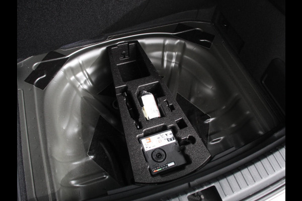 Škoda Karoq 1.5 TSI 150pk Automaat ACT Ambition | Navigatie | Android Auto / Apple Carplay | Climate Control | Camera | Parkeer sensoren | Lichtmetalen Velgen | Dab | Digitale Cockpit | Keyless Start | Led | Cruise Control Adaptive