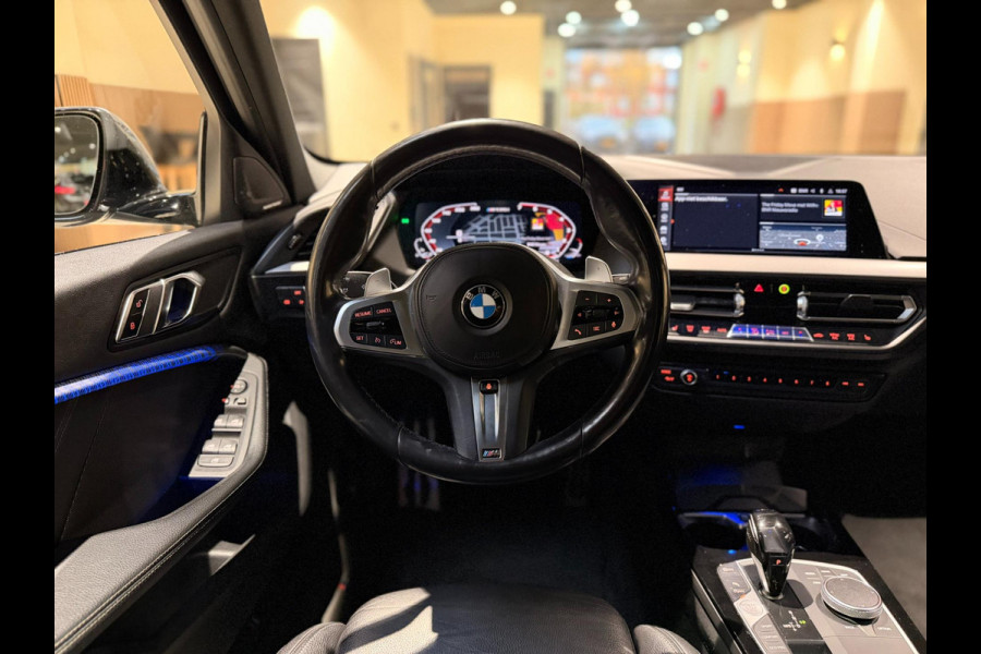 BMW 1-serie M135i xDrive High Executive PANO|M-Sport|HarmanCardon|HUD|Carplay|Stoel&Stuur verwarming|Keyless|Virtual Dash|ACC