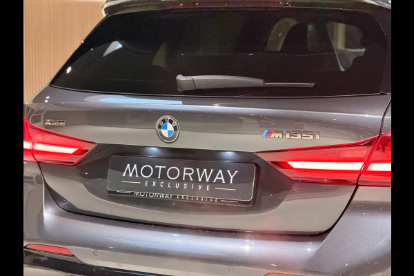 BMW 1-serie M135i xDrive High Executive PANO|M-Sport|HarmanCardon|HUD|Carplay|Stoel&Stuur verwarming|Keyless|Virtual Dash|ACC