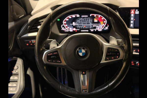 BMW 1-serie M135i xDrive High Executive PANO|M-Sport|HarmanCardon|HUD|Carplay|Stoel&Stuur verwarming|Keyless|Virtual Dash|ACC