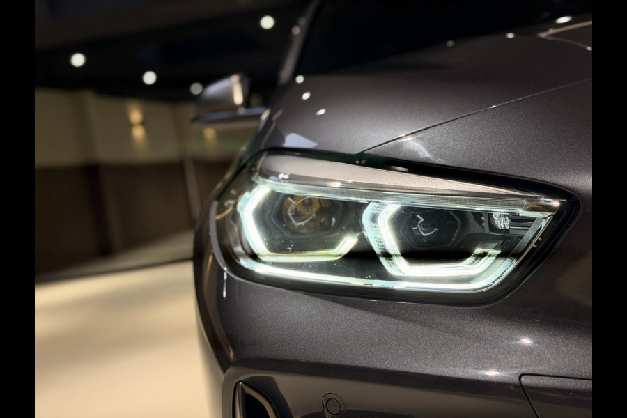 BMW 1-serie M135i xDrive High Executive PANO|M-Sport|HarmanCardon|HUD|Carplay|Stoel&Stuur verwarming|Keyless|Virtual Dash|ACC