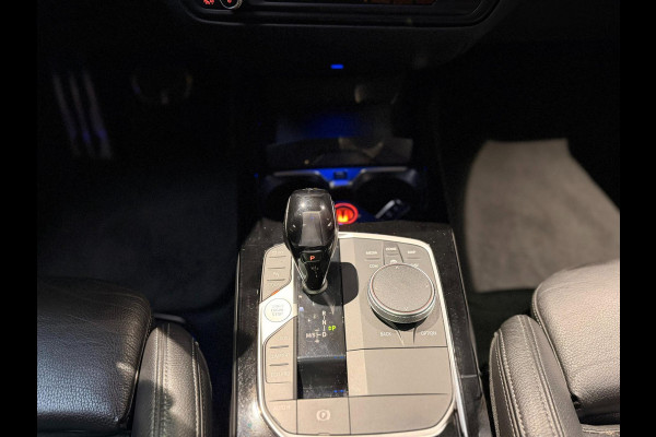 BMW 1-serie M135i xDrive High Executive PANO|M-Sport|HarmanCardon|HUD|Carplay|Stoel&Stuur verwarming|Keyless|Virtual Dash|ACC
