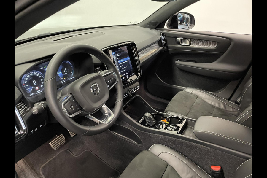 Volvo XC40 1.5 T5 262pk Recharge R-Design Navigatie Apple Carplay/ Android Auto Camera Parkeersensoren Cruise Control Stoelverwarming Full Led Virtual Cockpit Climate Control Lichtmetalen velgen