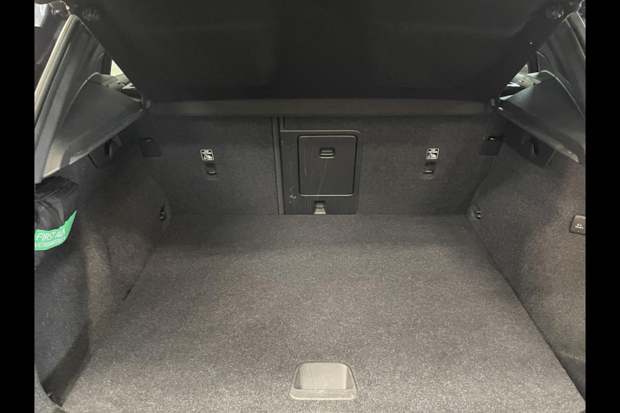 Volvo XC40 1.5 T5 262pk Recharge R-Design Navigatie Apple Carplay/ Android Auto Camera Parkeersensoren Cruise Control Stoelverwarming Full Led Virtual Cockpit Climate Control Lichtmetalen velgen