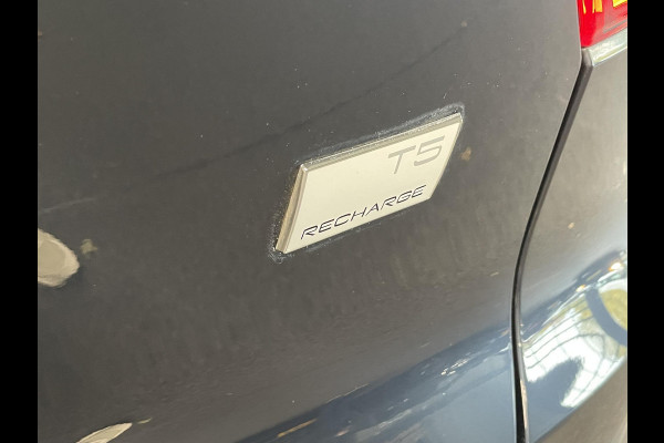 Volvo XC40 1.5 T5 262pk Recharge R-Design Navigatie Apple Carplay/ Android Auto Camera Parkeersensoren Cruise Control Stoelverwarming Full Led Virtual Cockpit Climate Control Lichtmetalen velgen