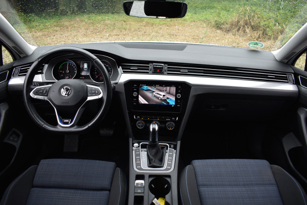 Volkswagen Passat Variant 218PK DSG HYBRID GTE BUSINESS TREKHAAK/NAVI/CAMERA