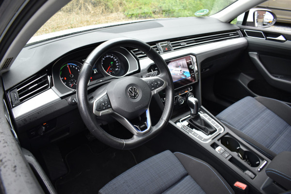 Volkswagen Passat Variant 218PK DSG HYBRID GTE BUSINESS TREKHAAK/NAVI/CAMERA